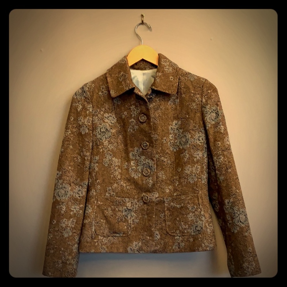 Ann Taylor floral blazer size 2....a classic!